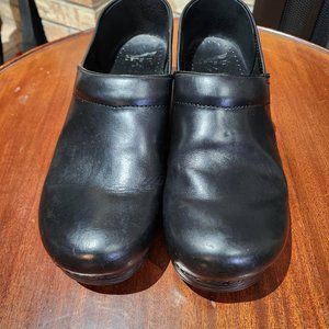 Dansko XP 2.0 clogs